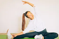 Nami Ngo: Physiotherapeutin, Yoga und Pilates Trainerin, Manuelle Therapie, Manuelle Lymphdrainage, Krankengymnastik am Gerät, Osteopathin in Ausbildung (Abschluss Sommer 2024), Sportmassage